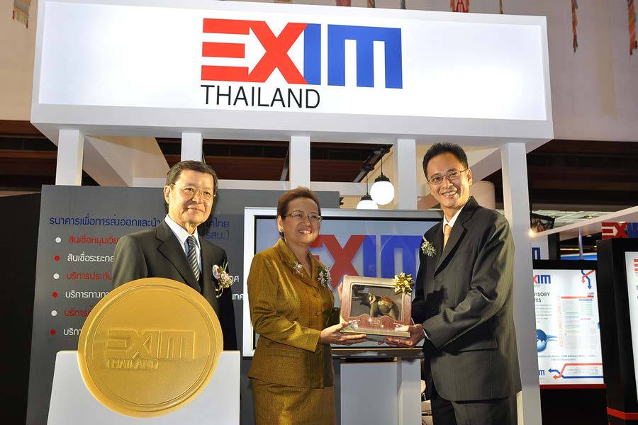 ผู้ว่า ธปท. เยี่ยมชมบูธ EXIM BANK ในงานมหกรรมการเงิน ครั้งที่ 10 Money Expo 2010