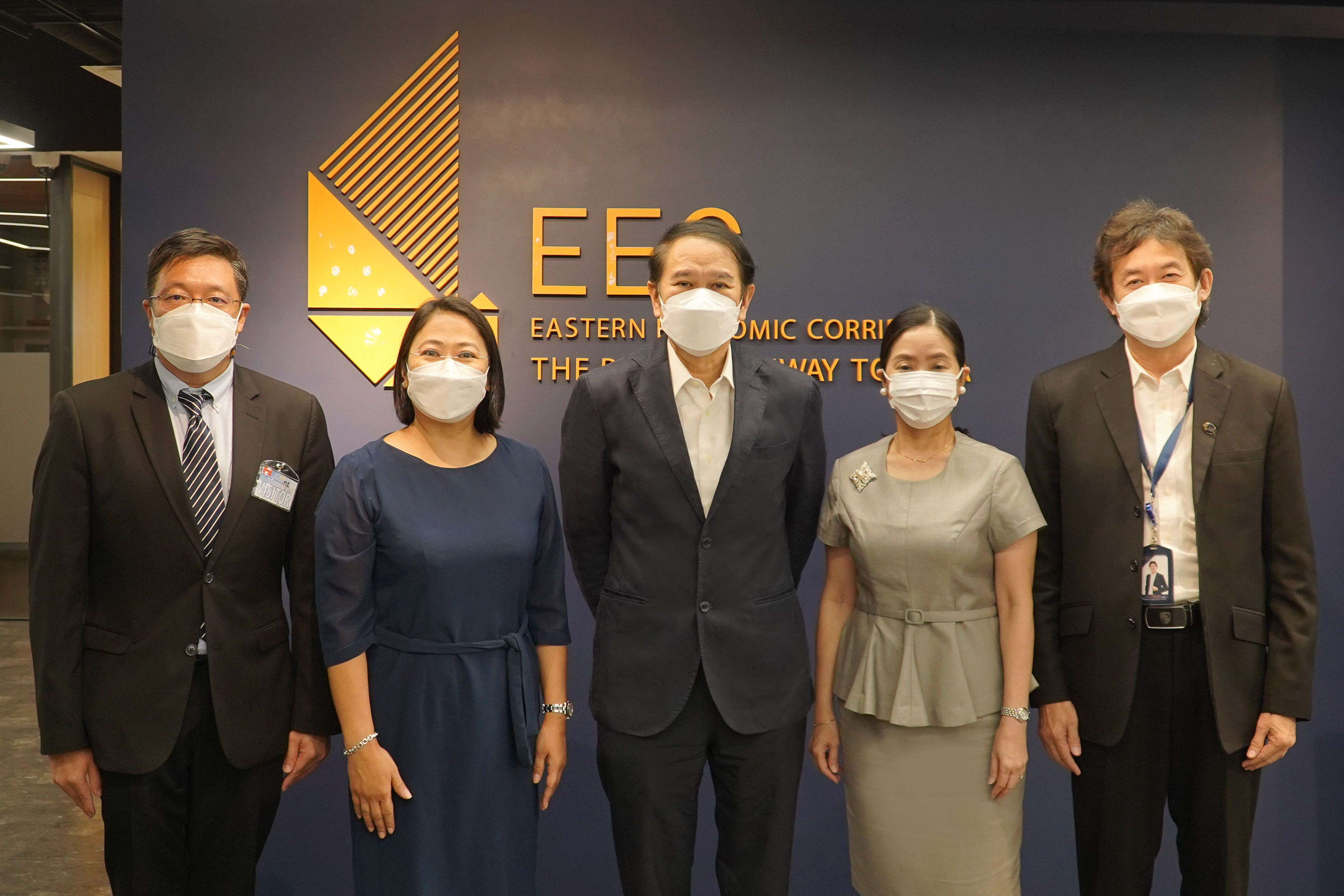 EXIM Thailand Visits Secretary General of the Eastern Economic Corridor Office To Extend New Year 2022 Greetings