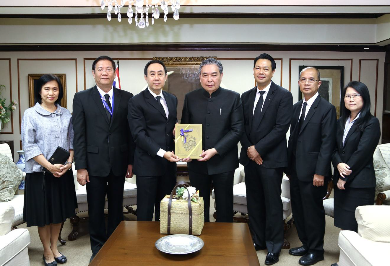 EXIM Thailand Visits Minister of Finance to Extend New Year 2017 Greetings