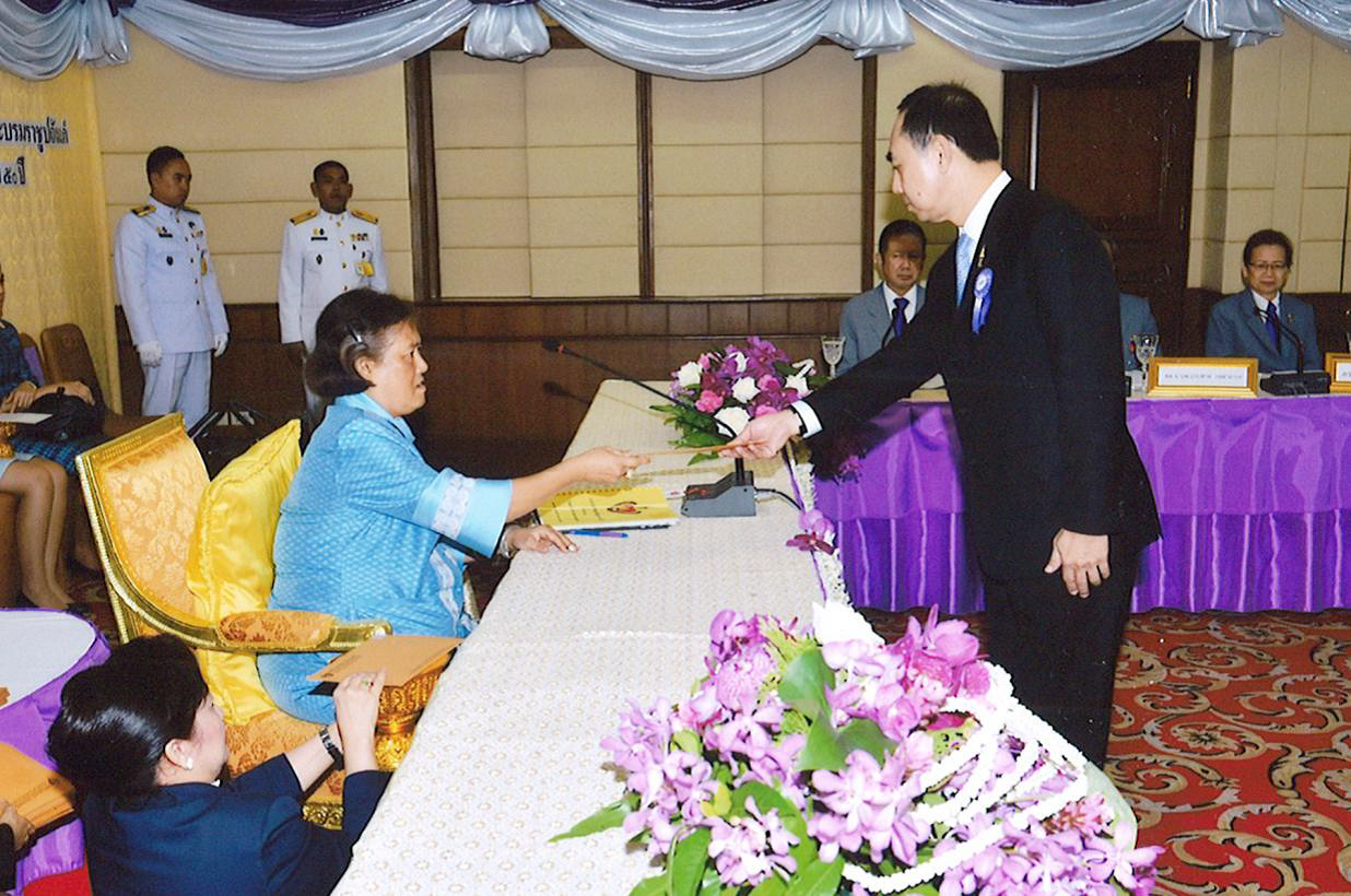EXIM Thailand’s President Receive a Token of Appreciation from Her Royal Highness Princess Maha Chakri Sirindhorn