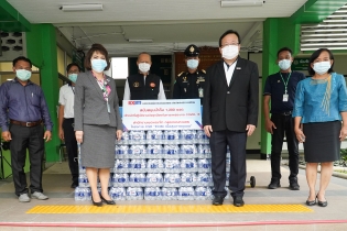 EXIM BANK มอบน้ำดื่มให้สำนักงานเขตพญาไท  เพื่อใช้ในภารกิจป้องกันการแพร่ระบาดของโควิด-19