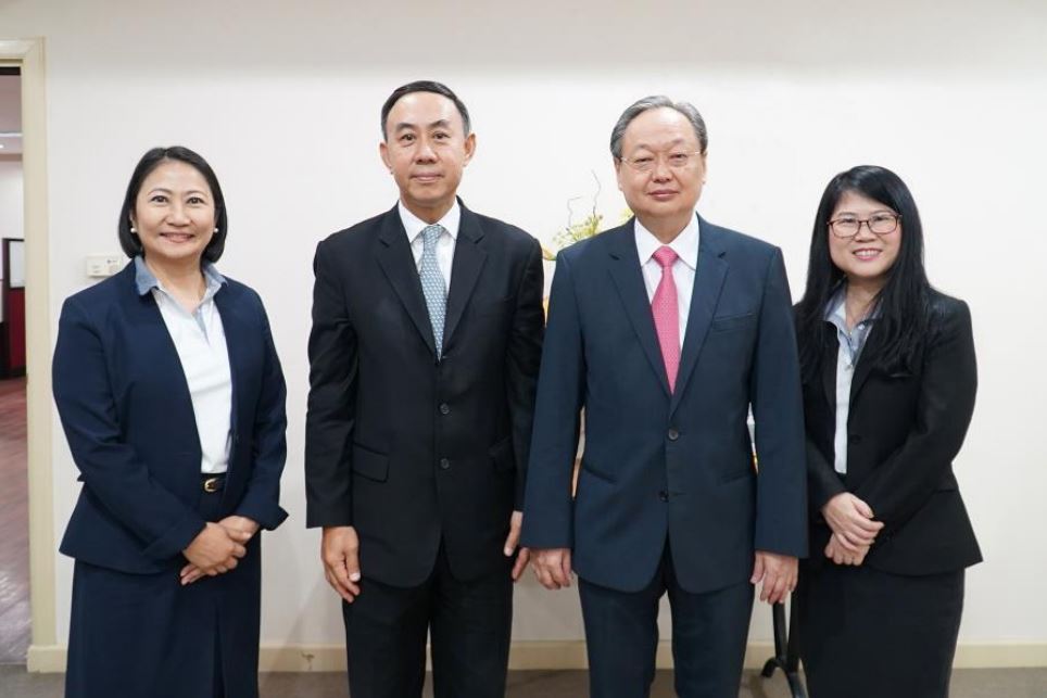 EXIM Thailand Visits Minister of Commerce to Extend New Year 2019 Greetings