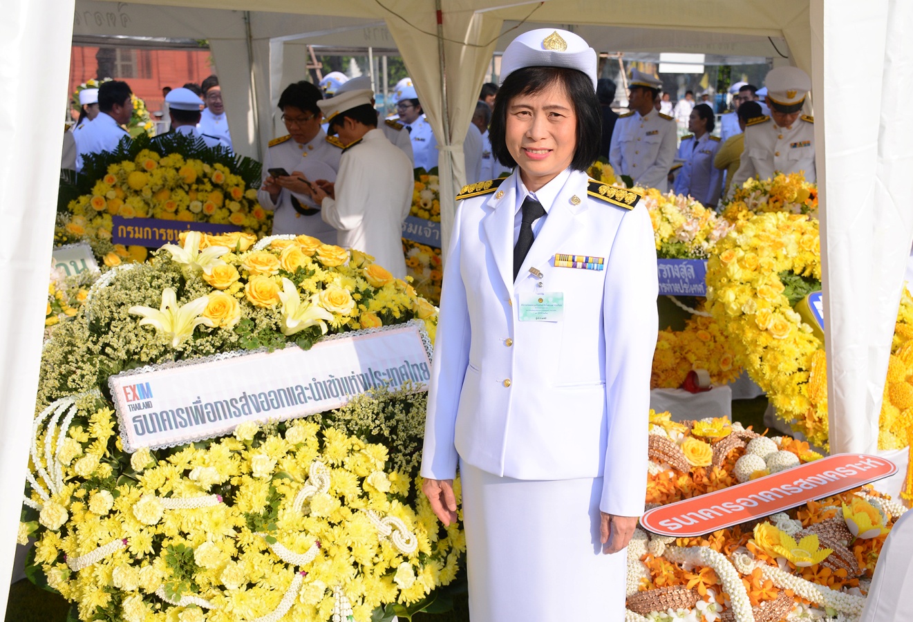 EXIM Thailand Joins the Wreath Laying Ceremony in Tribute of the Late King Bhumibol Adulyadej Memorial Day on October 13, 2018