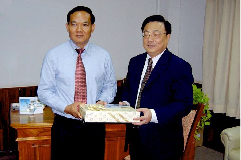 EXIM Thailand Visits Laos’ BCEL