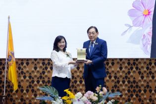 EXIM Thailand’s Senior Executive Vice President Receives a Plague of Appreciation on Retirement in 2024