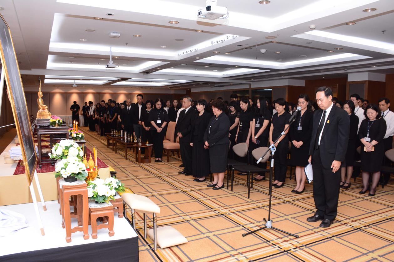 EXIM Thailand Holds Merit-making Ceremony to Mark the First Anniversary of the Late King Bhumibol Adulyadej’s Passing
