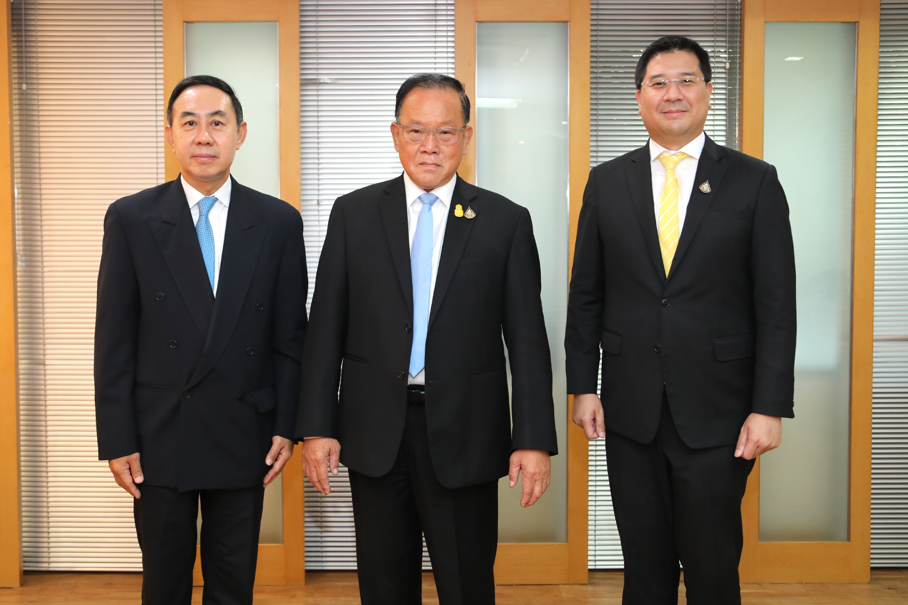EXIM Thailand Visits Deputy Minister of Finance  to Extend New Year 2021 Greetings