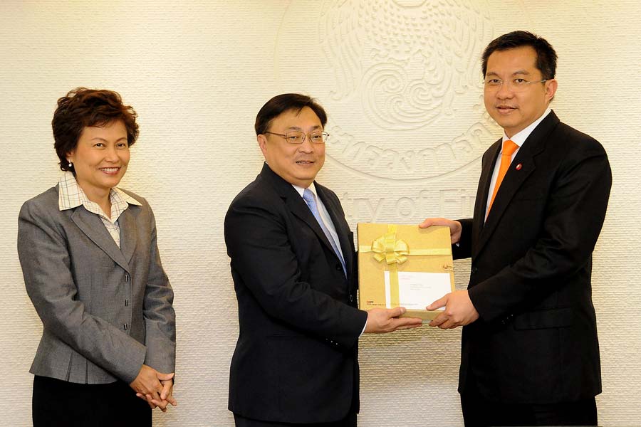 EXIM Thailand Visits Deputy Finance Minister on New Year