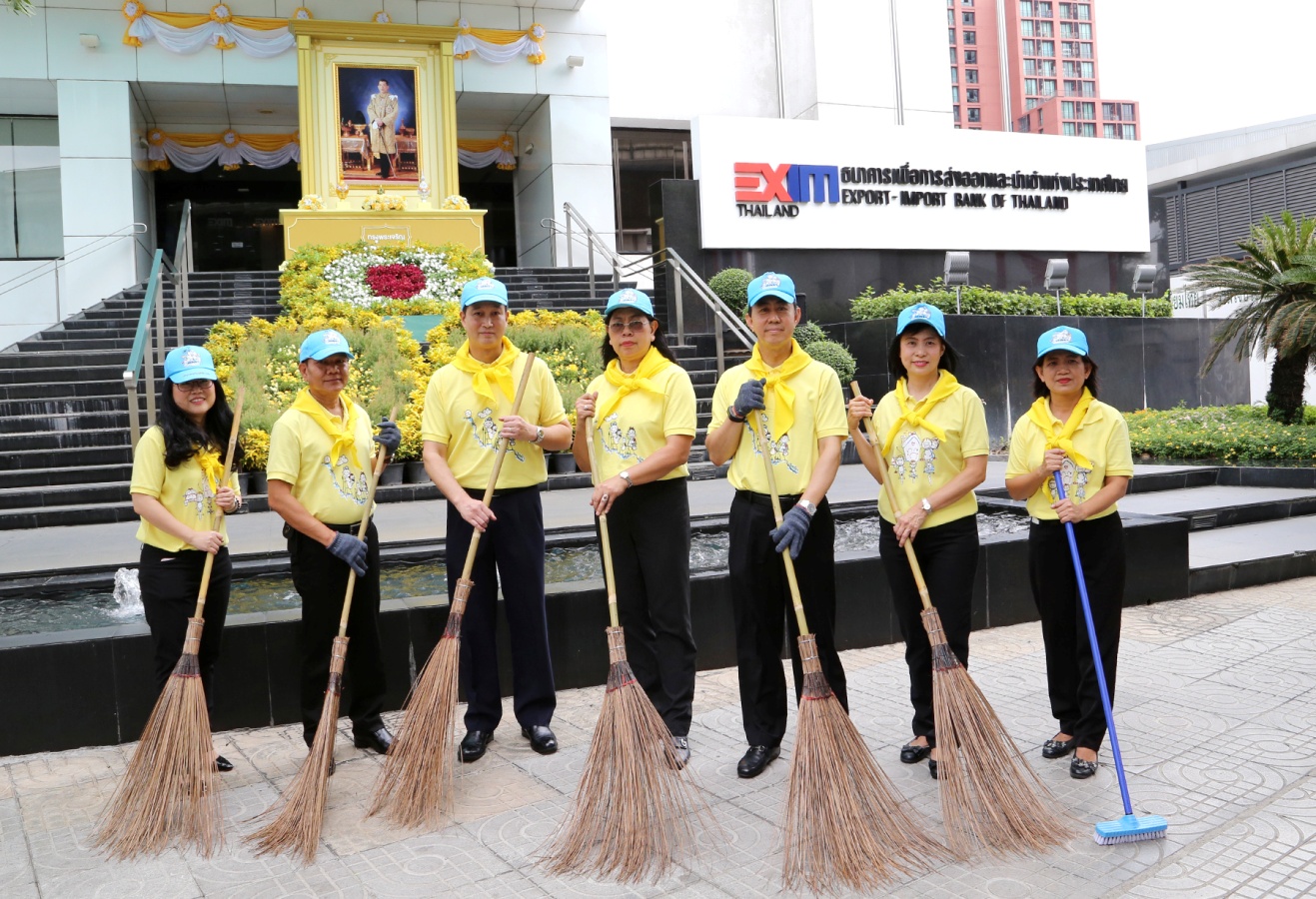 EXIM BANK ร่วมจัดกิจกรรมจิตอาสา Big Cleaning Day ถวายเป็นพระราชกุศลเนื่องในวันเฉลิมพระชนมพรรษา สมเด็จพระเจ้าอยู่หัว 66 พรรษา 28 กรกฎาคม 2561